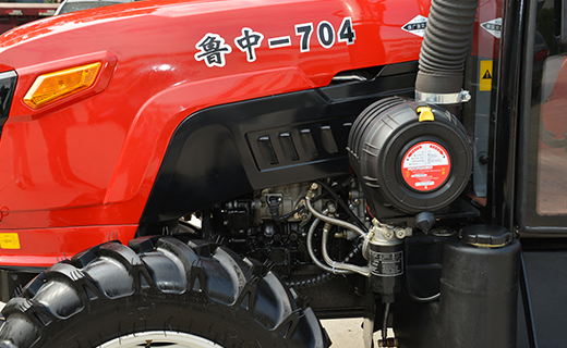AG视讯-600型拖拉机